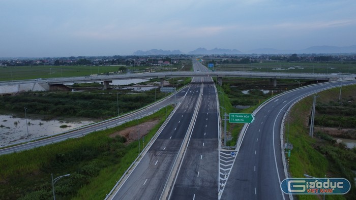 Đoạn đầu dự án cao tốc đoạn Quốc lộ 45 - Nghi Sơn (trên địa phận tỉnh Thanh Hoá) mọi hạng mục đã sẵn sàng. Ảnh: Trung Dũng