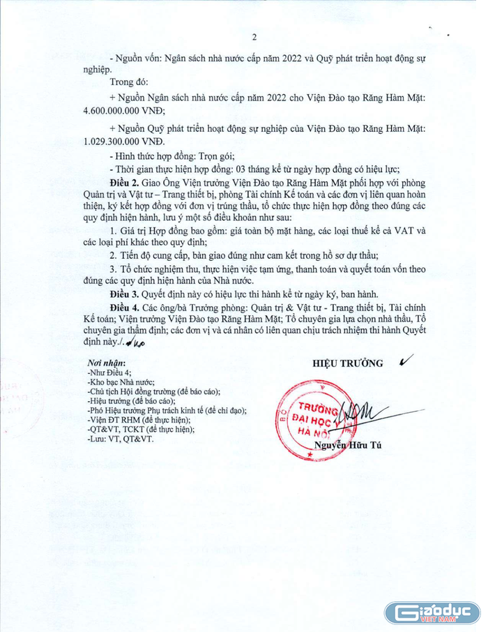 Quyết định phê duyệt kết quả lựa chọn nhà thầu gói thầu số 8 &quot;Cung cấp thiết bị răng hàm mặt&quot; do Hiệu trưởng Trường Đại học Y Hà Nội Nguyễn Hữu Tú ký. Ảnh: Độc giả cung cấp.