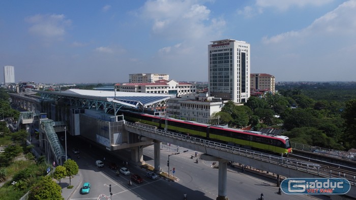 Những chuyến tàu đầu tiên vận hành của đoạn trên cao tuyến đường sắt đô thị Nhổn - Ga Hà Nội. Ảnh minh họa: Trung Dũng