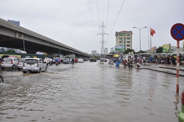 Là những điểm ngập úng thường xuyên nhưng các cơ quan chức năng tới nay vẫn chưa có cách giải quyết để cải thiện tình trạng ngập úng này.