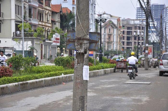 Những cột điện đang chờ... đổ