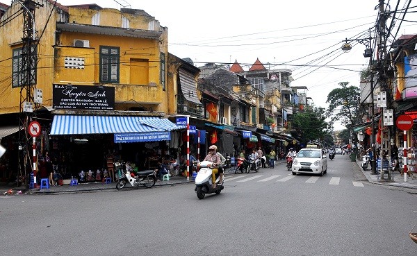 Phố cổ - là điểm đến không thể bỏ qua của du khách. Không khí nhộn nhịp của cuộc sống thể hiện trên khắp các con phố cổ.