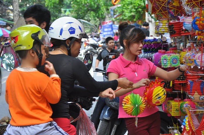 Những đồ chơi truyền thống vẫn được nhiều người chọn lựa cho con em mình vì nó không độc hại và rất ý nghĩa.