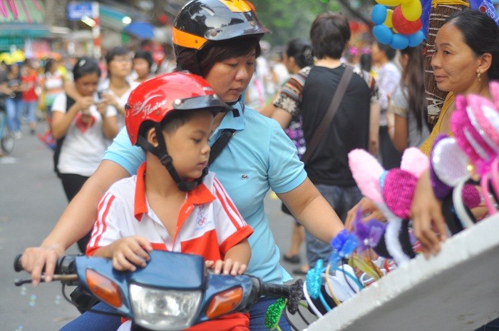 Kẹp tóc hình con thỏ đáng yêu cũng thu hút được nhiều người tiêu dùng bởi giá cả phải chăng 20.000 đồng/cái.