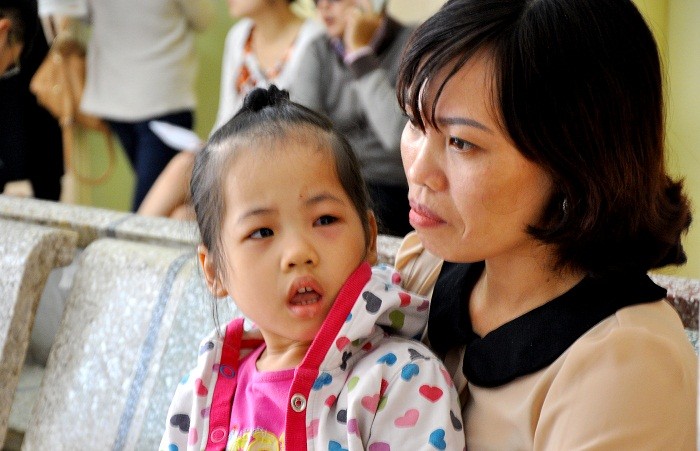 Sau khi phát hiện được cháu Nguyễn Thị Thái Anh bị đau mắt đỏ, mẹ cháu đã dẫn cháu tới bệnh viện khám ngay trong ngày hôm sau.