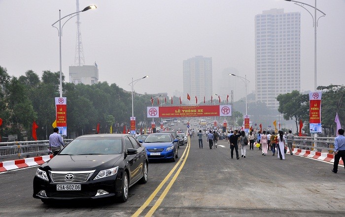 Sau 9 tháng thi công, cầu vượt Nguyễn Chí Thanh – Liễu Giai chính thức được hoàn thành đưa vào sử dụng trong dịp kỉ niệm 59 năm Giải phóng Thủ đô (10/10).