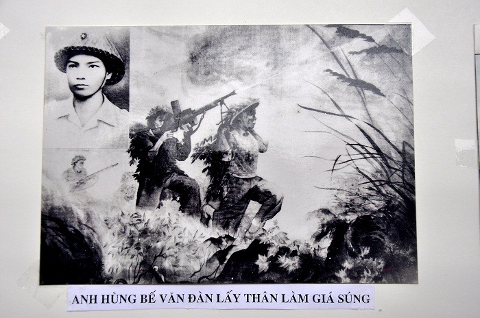 Anh hùng sống mãi cùng năm tháng