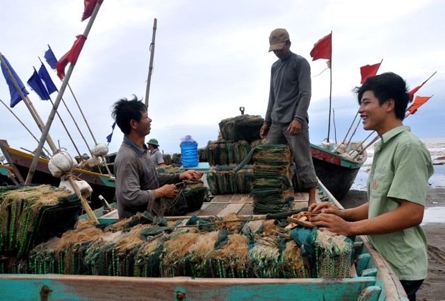 “Sau bão thường có nhiều cá và ghẹ.. thời điểm này là đánh bắt có công nhất” – anh Trần Văn Tâm (xã Hải Lý, Hải Hậu, Nam Định) nói.