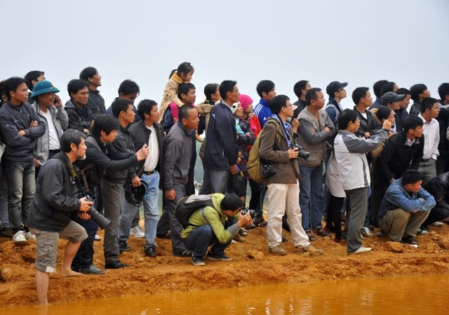 Hội đua bò Bảy Núi cũng là dịp để các nhiếp ảnh từ không chuyên tới chuyên đến để săn ảnh.