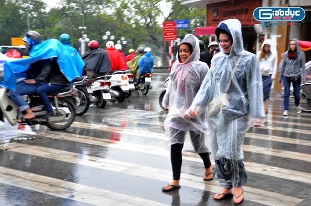 Với nhiều người nước ngoài, dịp này thì họ cũng đón nhận cái rét đậm của Việt Nam