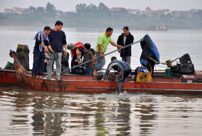 Hơn 2 tháng trôi qua, công tác tìm kiếm xác chị Huyền vẫn chưa có kết quả dù các lực lượng chức năng và gia đình đã cố gắng hết sức. (Ảnh: Trần Kháng)