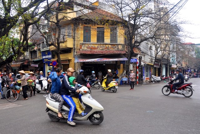 Hệ thống giao thông ở khu vực Phố cổ đã tương đối hoàn thiện tuy nhiên tình trạng vi phạm giao thông ở đây lại diễn ra nhiều nhất ở Hà Nội.