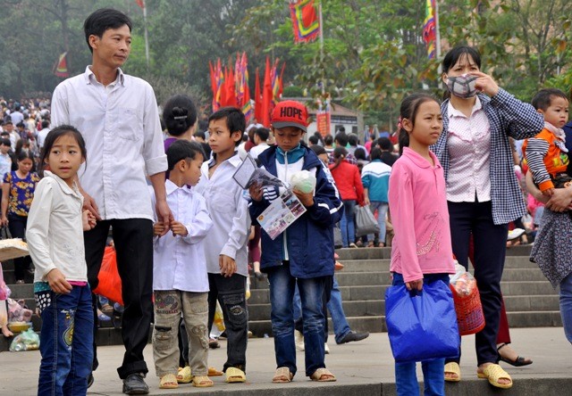 Là người Việt Nam, không phân biệt tuổi tác, trình độ… đều muốn thể hiện tinh thần “uống nước nhớ nguồn” trong ngày giỗ Tổ.