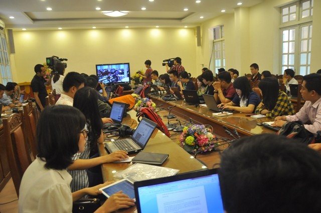 Phóng viên báo đài cũng đã có mặt rất đông để đưa tin về phiên tòa xét xử Nguyễn Mạnh Tường.