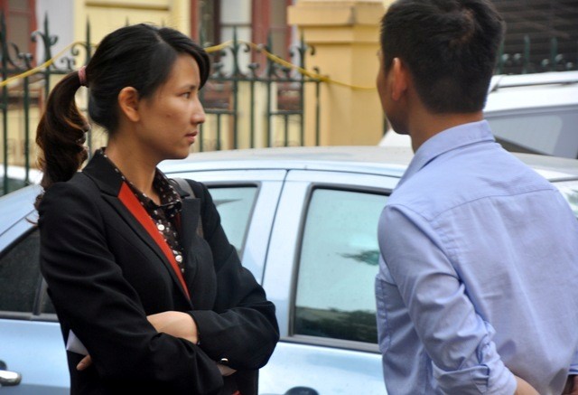 Bà Hằng (vợ bị cáo Nguyễn Mạnh Tường) cũng có mặt tại phiên tòa.