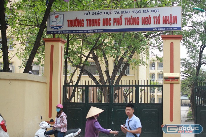Bà Hiệu trưởng Nguyễn Thị Quỳnh Hoa không dạy đúng số tiết theo quy định nhưng vẫn nhận tiền đứng lớp (ảnh Trinh Phúc)