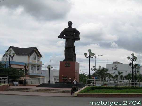 Trương Định (1820-1864) tuổi Canh Thìn, là võ quan nhà Nguyễn, và là thủ lĩnh chống Pháp giai đoạn 1859-1864.