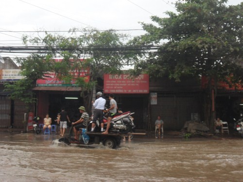 Và tất nhiên cái giá cho những lần qua "sông" kiểu này không hề rẻ.