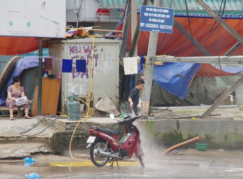 Hà Nội: Liều mình dưới cột điện cao thế ảnh 3