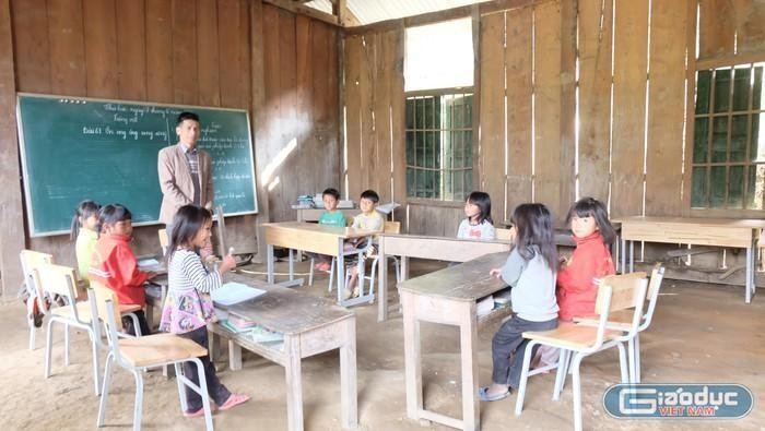 Thiếu giáo viên bộ môn, các trường học của tỉnh Cao Bằng phải &quot;dồn&quot; học sinh từ nhiều lớp để đảm bảo dạy theo chương trình giáo dục phổ thông 2018. Ảnh minh họa: LC