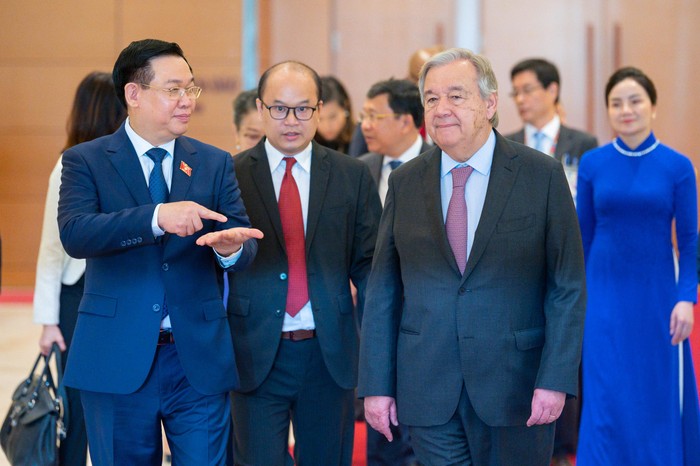 Chủ tịch Quốc hội Vương Đình Huệ trao đổi cùng Tổng Thư ký Liên hợp quốc António Guterres. Ảnh: Cổng thông tin điện tử Quốc hội