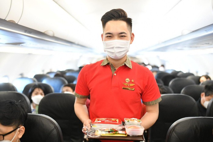 Vietjet chào đón hành khách đến với những hành trình bay tốt đẹp với đội ngũ tiếp viên thân thiện, tận tâm.