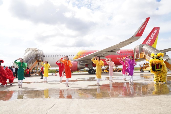 Vietjet mang tới cơ hội bay với chi phí tiết kiệm, linh hoạt, cung cấp đa dạng dịch vụ, đáp ứng mọi nhu cầu tiêu dùng của khách hàng