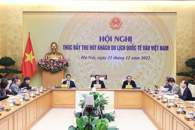 Phát biểu khai mạc Hội nghị, Thủ tướng đề nghị các đại biểu tập trung phân tích nguyên nhân tại sao Việt Nam lại &quot;đi trước, về sau&quot; trong phục hồi du lịch quốc tế - Ảnh: VGP/Nhật Bắc