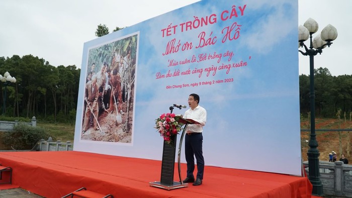 Ông Nguyễn Xuân Đức, Bí thư Huyện uỷ Nam Đàn, tỉnh Nghệ An, phát biểu tại Lễ phát động Tết trồng cây nhớ ơn Bác Hồ.