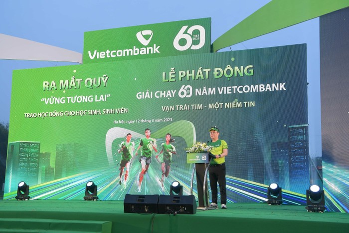 Ông Nguyễn Thanh Tùng - Thành viên Hội đồng quản trị, Tổng Giám đốc Vietcombank phát biểu khai mạc và phát động giải chạy.