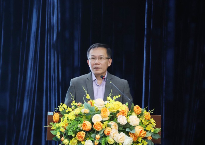 Giáo sư, Tiến sĩ khoa học Nguyễn Ngọc Thành tại hội thảo “Nâng cao năng lực, kỹ năng viết bài báo khoa học và công bố quốc tế” do Trường Đại học Nguyễn Tất Thành tổ chức.