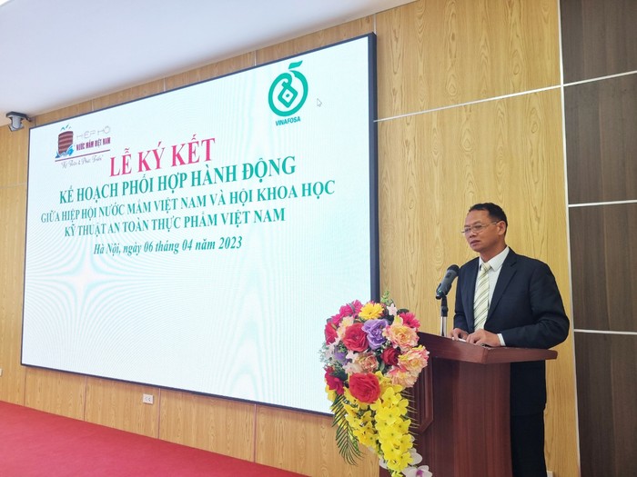 Tiến sĩ Lê Văn Giang, Chủ tịch Hội Khoa học kỹ thuật an toàn thực phẩm Việt Nam phát biểu tại sự kiện