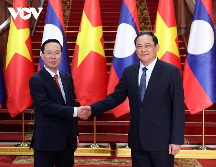 Chủ tịch nước Võ Văn Thưởng hội kiến với Thủ tướng Chính phủ Lào Sonexay Siphandone.