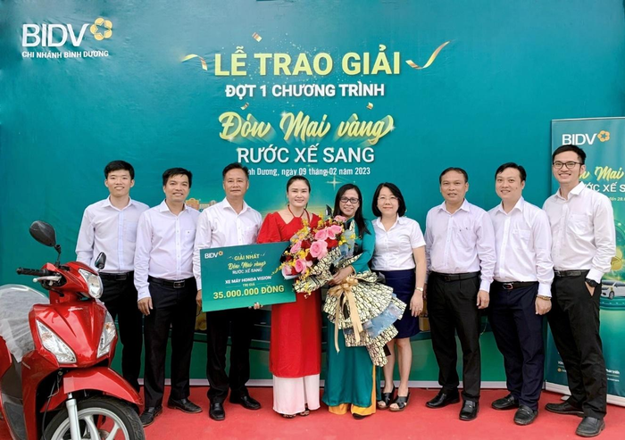 BIDV Bình Dương trao giải xe máy Honda Vision cho khách hàng trúng thưởng đợt 1