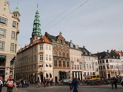 5: Copenhagen (Đan Mạch) Chi phí thực phẩm hàng tháng: 567 USD (tức hơn 11,3 triệu đồng) Chi phí quần áo cho một cặp vợ chồng: 2100 USD (tức 42 triệu đồng) Chi phí dịch vụ hàng tháng: 950 USD (tức 19 triệu đồng) Chi phi thuê nhà: 1.100 USD/tháng (tức 22 triệu đồng)
