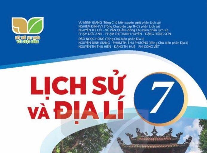 Sách giáo khoa Lịch sử và Địa lí 7. (Ảnh: Cao Nguyên)