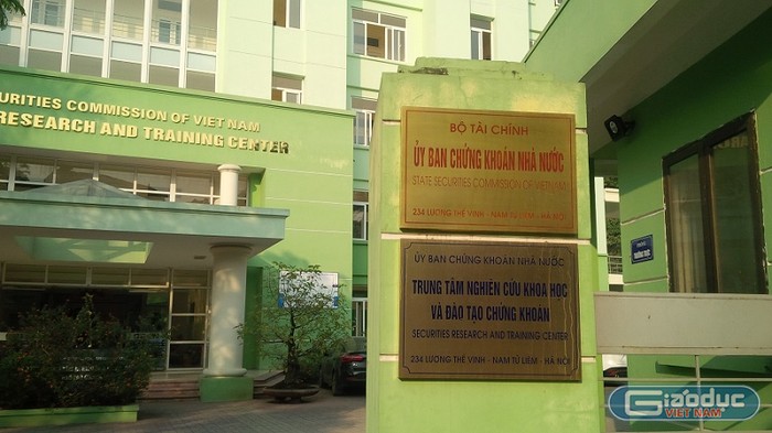 Đại diện Ủy ban Chứng khoán Nhà nước cho rằng, việc ông Trịnh Văn Quyết bán &quot;chui&quot; cổ phiếu theo quy định hiện hành chỉ bị phạt vi phạm hành chính bằng tiền chứ không có hình thức phạt bổ sung là buộc nộp lại khoản lợi bất hợp pháp do hành vi vi phạm mà có. Ảnh: Vũ Phương