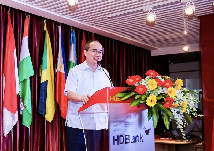 Bí thư Nguyễn Thiện Nhân chúc mừng HDBank và Vietjet về những đột phá và những gì đã làm được vừa qua. Ảnh: HDBank.