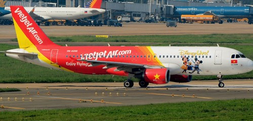 Hình ảnh ngộ nghĩnh, đáng yêu trên thân máy bay Vietjet là chuột Mickey của Disney. Ảnh: Vietjet