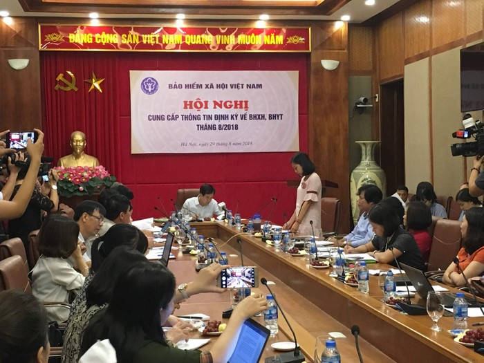 Bà Trần Thị Thu Hà - Phó Vụ trưởng Vụ Hợp tác Quốc tế (Bảo hiểm xã hội Việt Nam) cung cấp thông tin tại hội nghị. ảnh: Vũ Phương.