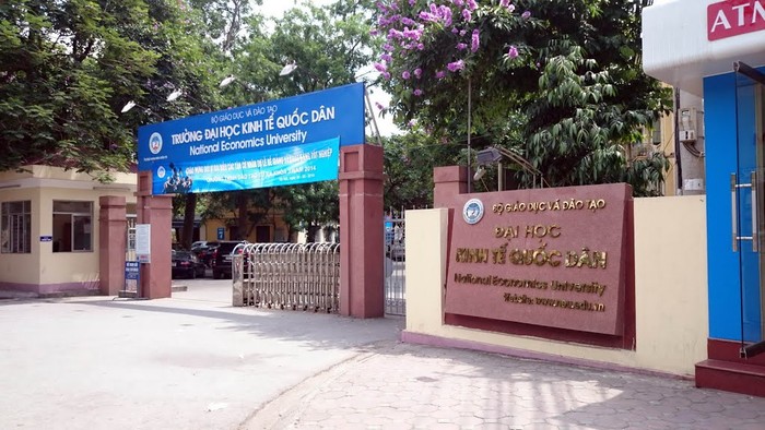 Trường đại học Kinh tế Quốc dân có thủ khoa khối D1 đến từ Sơn La nằm trong diện nghi ngờ có điểm thi cao bất thường chưa bị rà soát vì lý do Sở Giáo dục và Đào tạo Sơn La chưa gửi danh sách thí sinh được nâng điểm. Ảnh: NEU