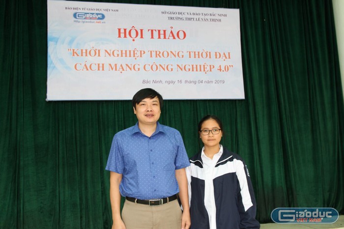 Nữ sinh Vũ Thị Thu Thủy được thầy Hưng giáo dạy Toán đánh giá rất cao về tư duy, chăm chỉ và không e ngại hỏi khi vướng mắc, băn khoăn trước bài toán hay, bài toán khó. Ảnh: Vũ Phương.