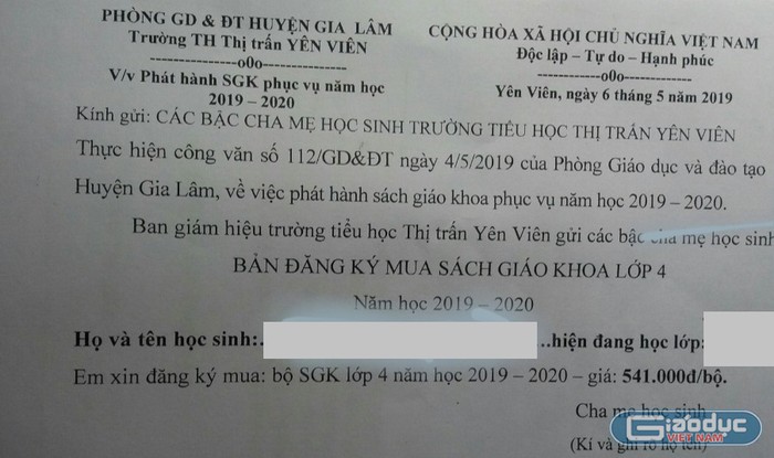 Phiếu đăng ký mua sách của Trường tiểu học thị trấn Yên Viên có giá cao gấp nhiều lần so với giá sách của Nhà xuất bản Giáo dục. Ảnh: