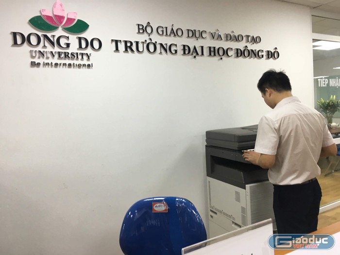 Trường đại học Đông Đô khẳng định được Bộ cho phép đào tạo và tuyển sinh hệ văn bằng 2 tiếng Anh chính quy, nhưng Bộ khẳng định Trường Đông Đô chưa được cấp phép. Ảnh: V.P.