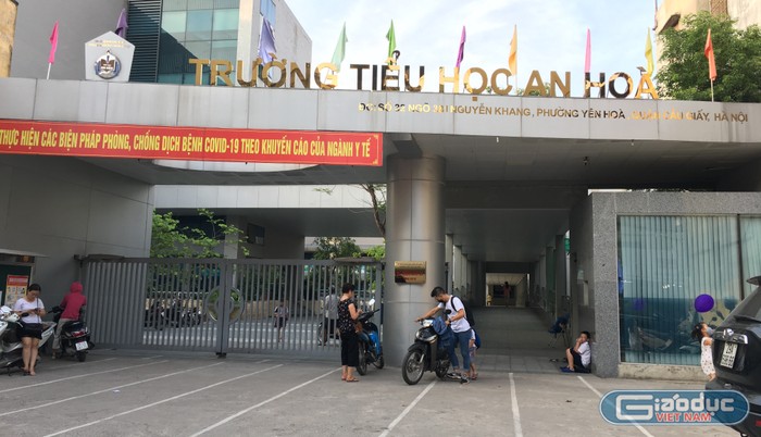 Lãnh đạo Trường Tiểu học An Hòa khẳng định, phụ huynh đăng ký mua sách hoàn toàn tự nguyện. Ảnh: Vũ Phương.