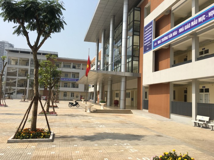 Khuôn viên Trường Tiểu học Đại Kim rất xanh, sạch, đẹp là điểm nhấn của công trình này. Ảnh: Trường Tiểu học Đại Kim.