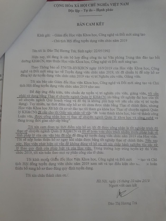 Bà Đào Thị Hương Trà cam kết khi nộp hồ sơ ứng tuyển. Ảnh: Chụp văn bản.