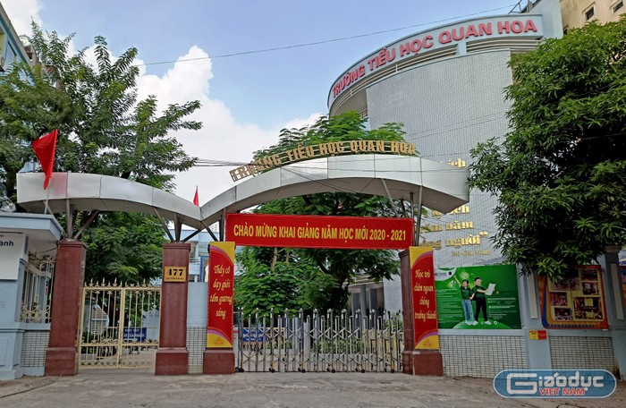 Lãnh đạo Trường Tiểu học Quan Hoa nói không ép phụ huynh tham gia sổ liên lạc điện tử cũng không có hoa hồng từ đơn vị cung cấp dịch vụ. Ảnh: Vũ Phương.