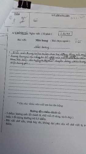 Một số bài thi của khối 2 mà cô Hương cho rằng đã bị chỉnh sửa, nâng điểm (ảnh: T.Q)