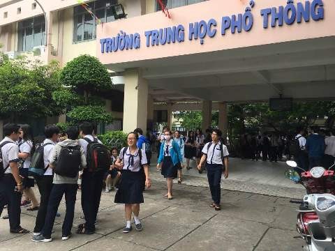 Học sinh Trường Võ Thị Sáu sau buổi thi tập dượt đầu tiên vào sáng ngày 16/5 (Ảnh: P.L)